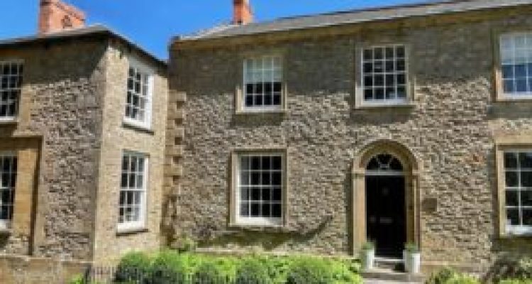 Georgian-Bridge-House-Summers-Day-280x280